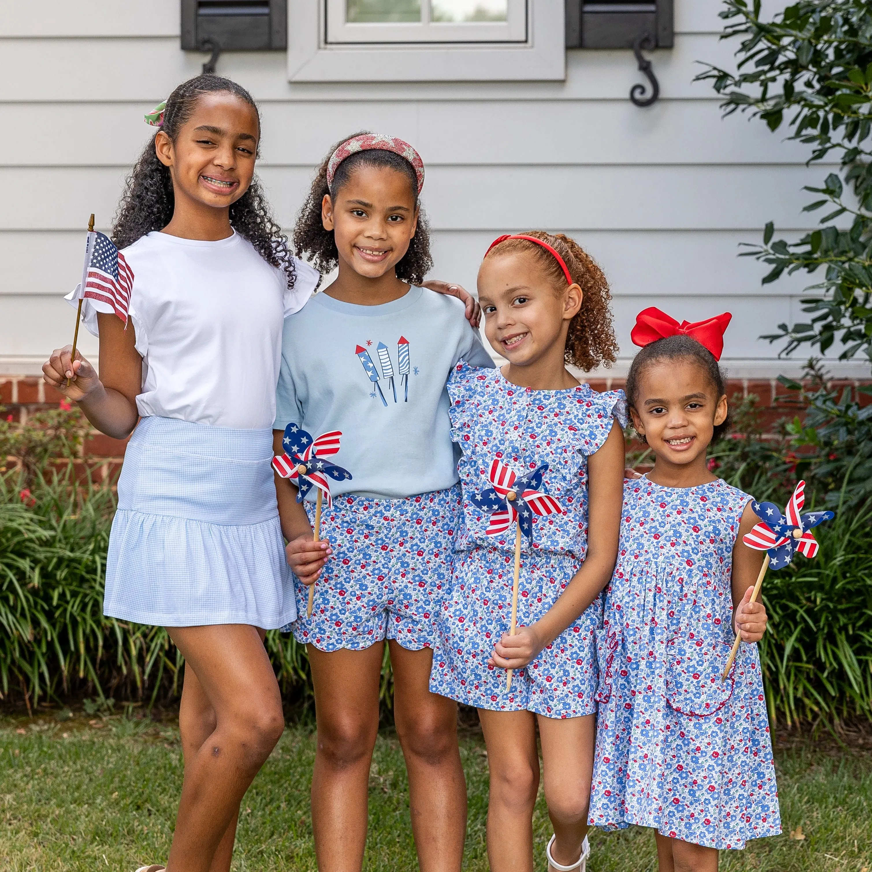 Scallop Girls Shorts - Patriotic Blooms
